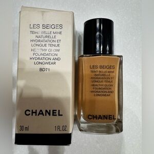 CHANEL Les Beiges Healthy Glow Foundation